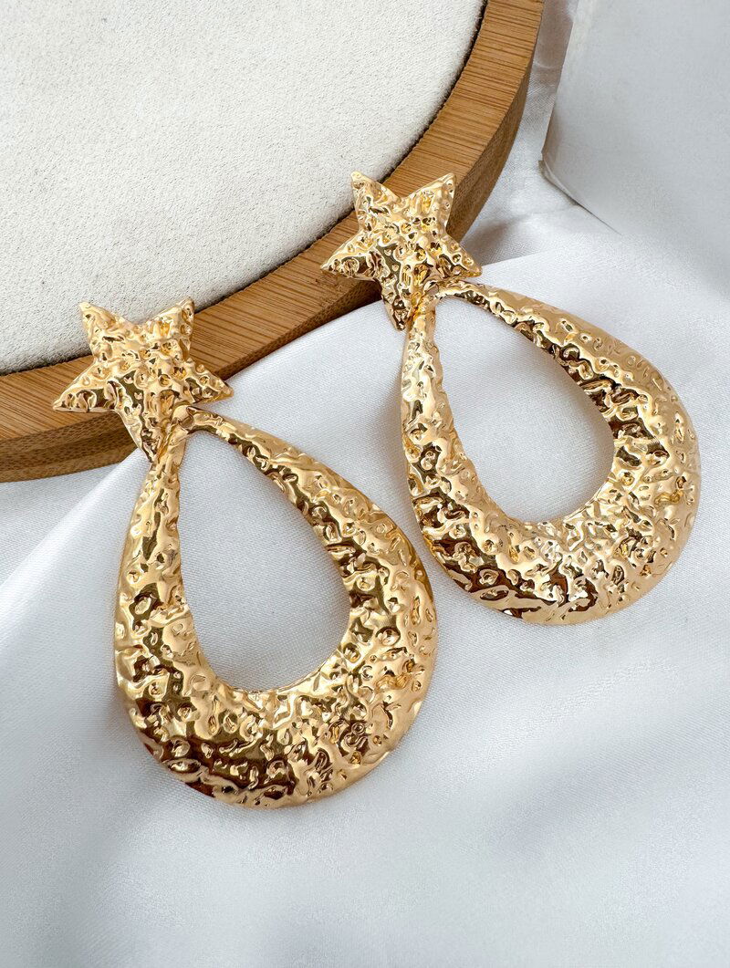 Brinco Folheado a Ouro 18k e Prata Gota Vazada com Ponteira Estrela