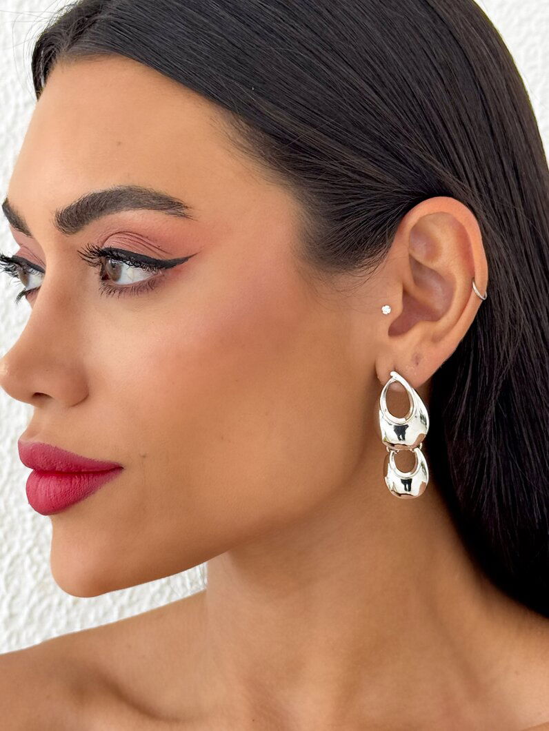 Brinco Folheado a Ouro 18k e Prata Gota Vazada Longo