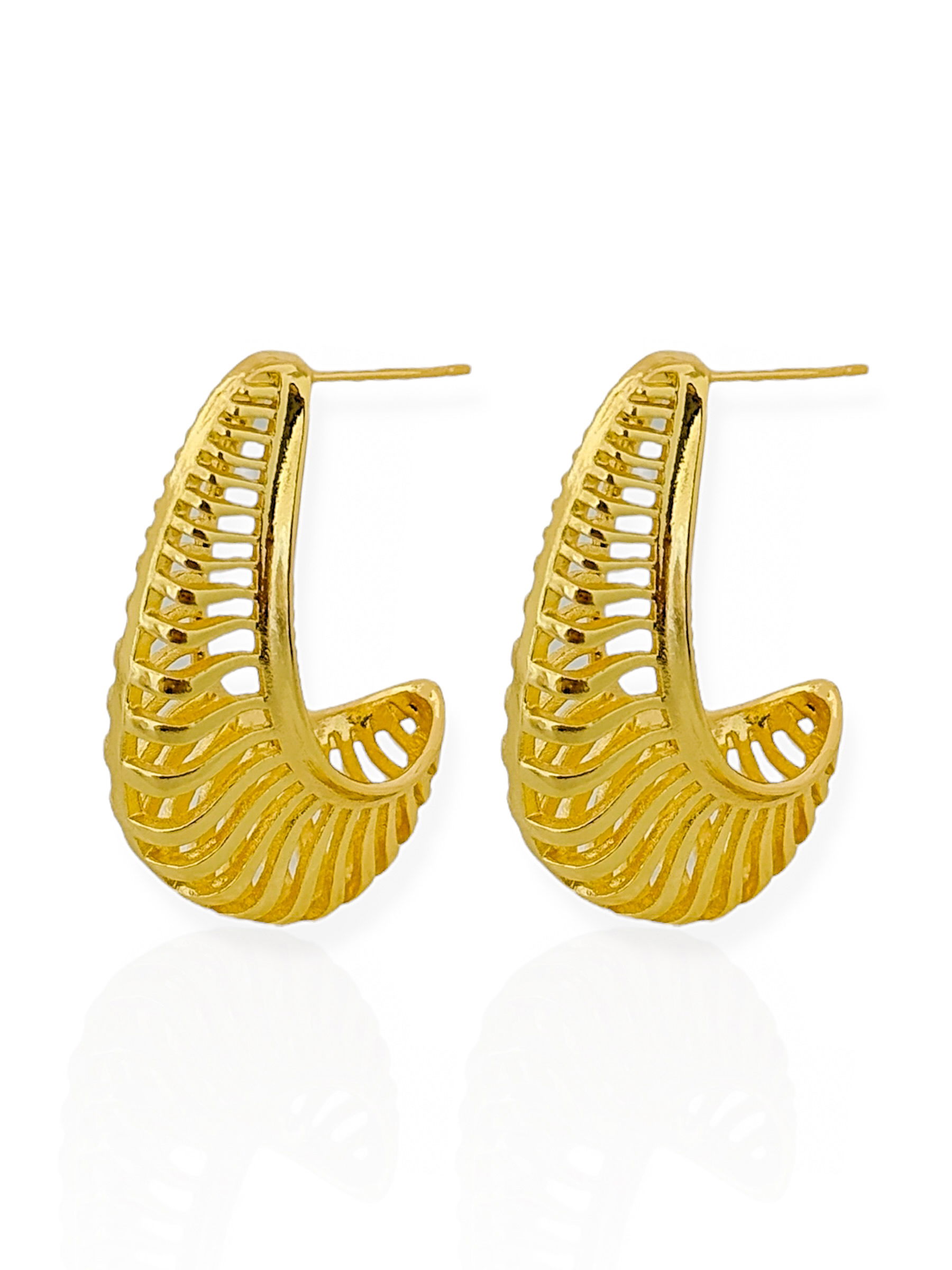 Brinco Folheado a Ouro 18K e Prata Gota Vazada Trabalhada