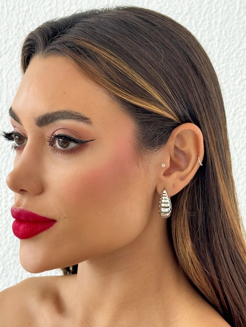 Brinco Folheado a Ouro 18K e Prata Gota Vazado