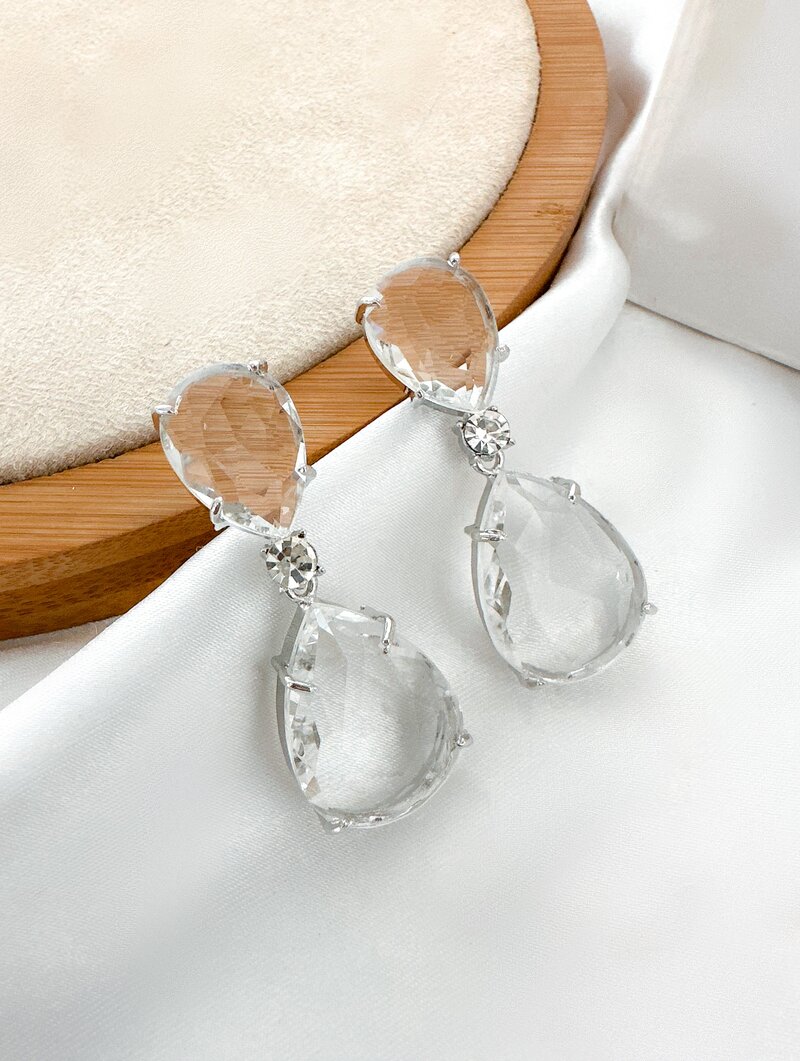 Brinco Folheado a Ouro 18k e Prata Gotas de Cristais