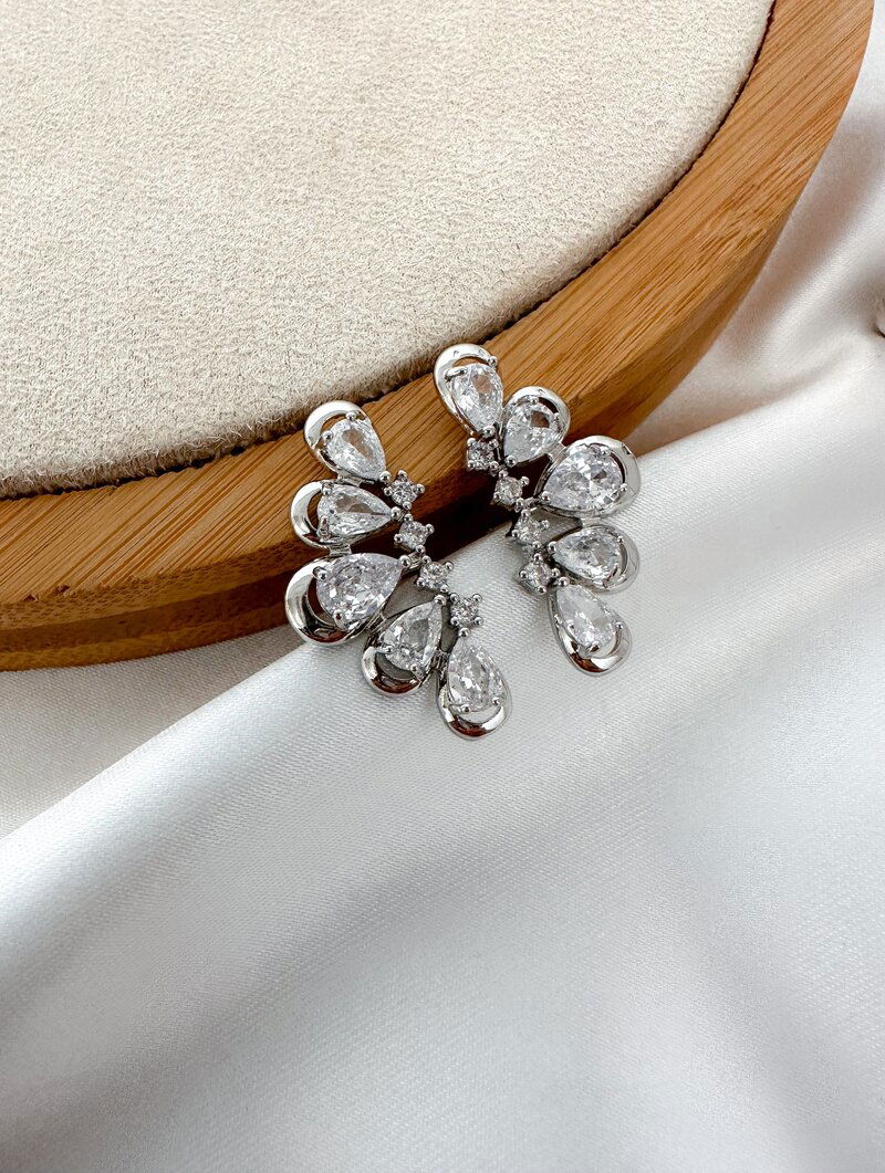 Brinco Folheado a Ouro 18k e Prata Gotas de Zircônias Luxo