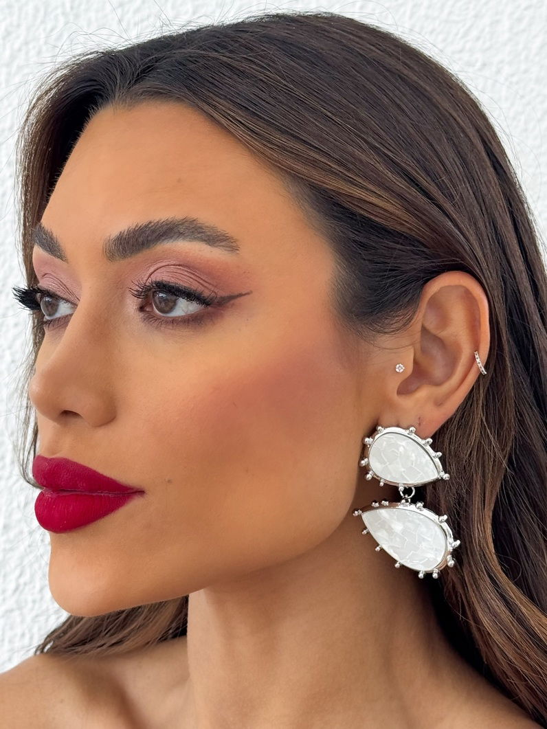 Brinco Folheado a Ouro 18k e Prata Gotas Resinadas