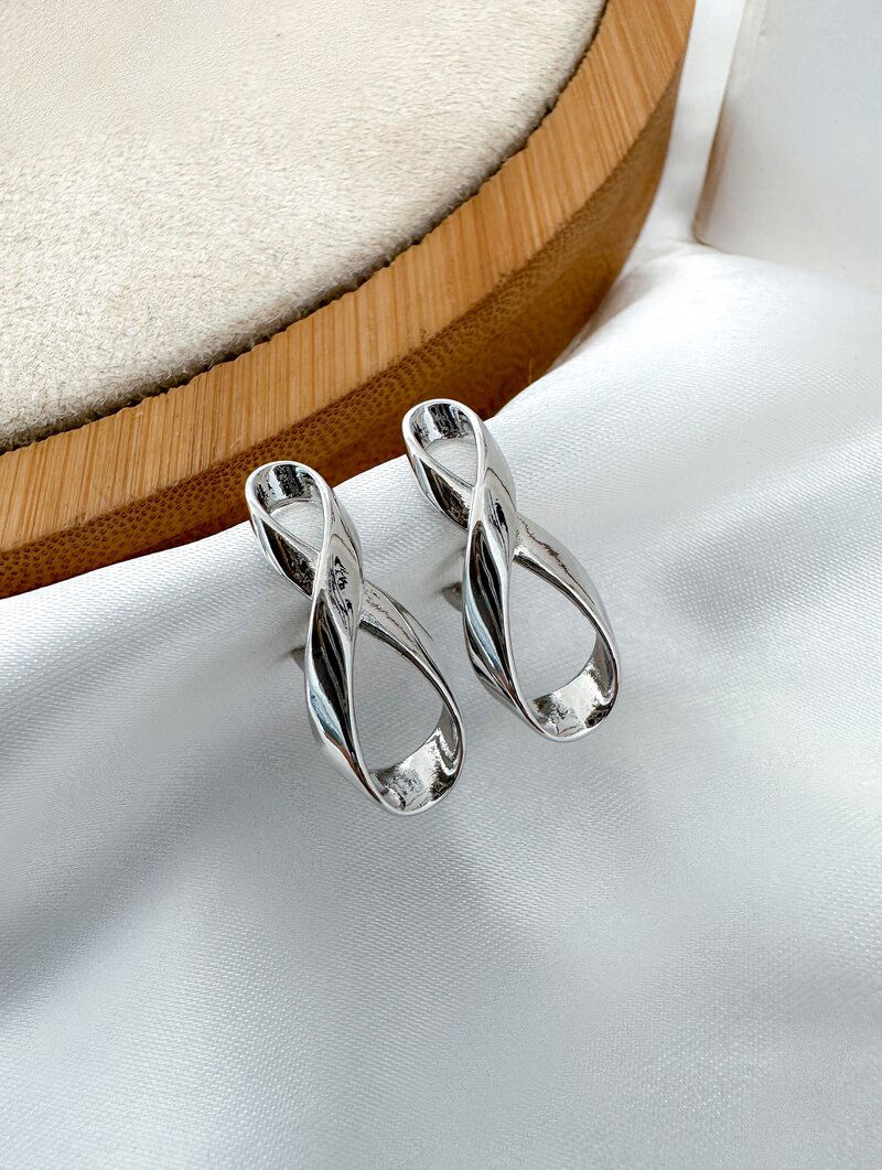 Brinco Folheado a Ouro 18k e Prata Infinito