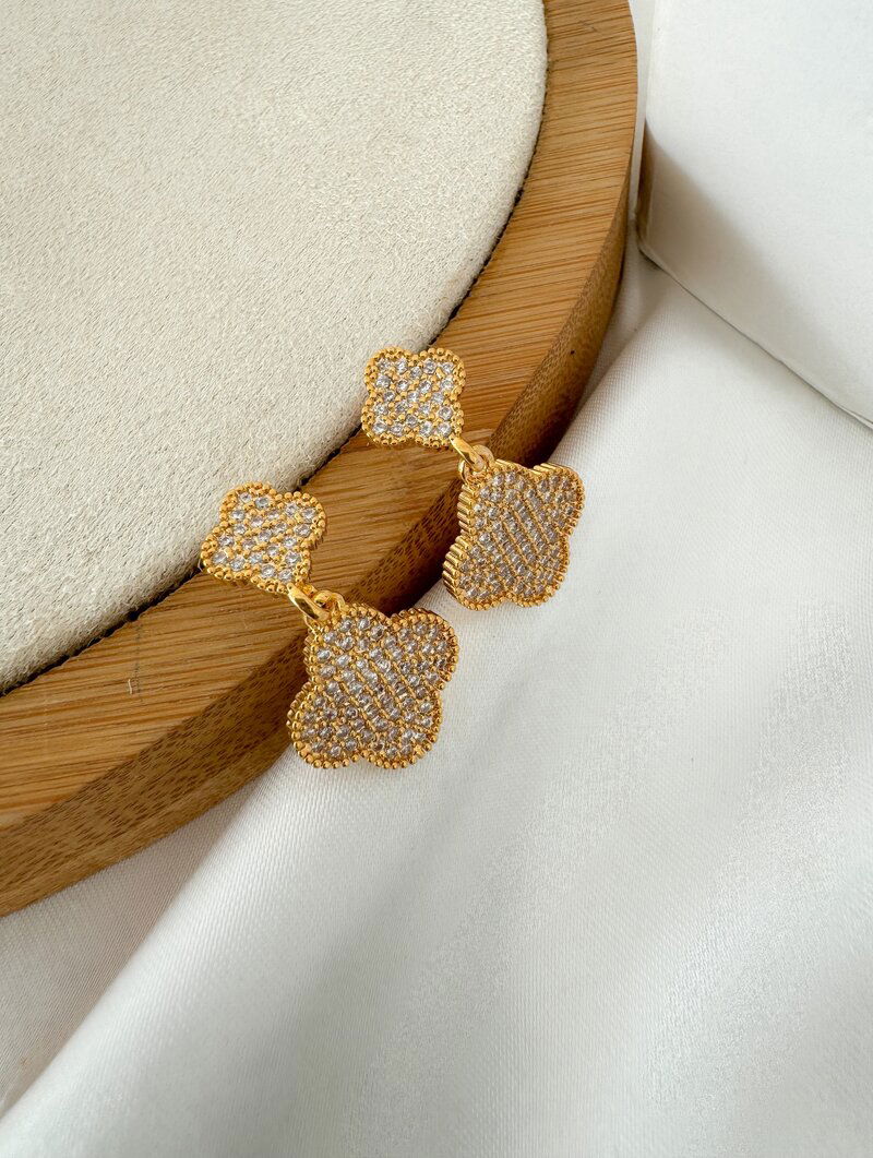 Brinco Folheado a Ouro 18k e Prata Inspiração Cravejado com Micro Zircônias