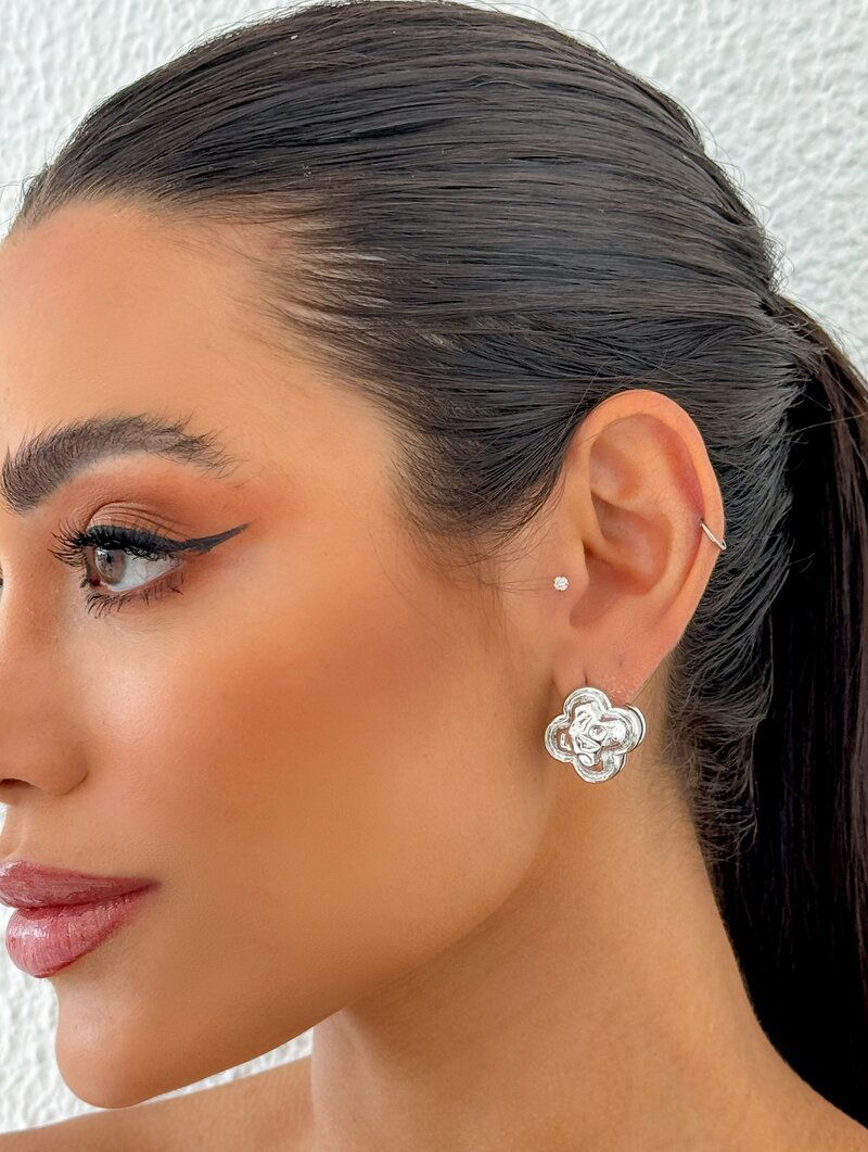 Brinco Folheado a Ouro 18k e Prata Inspiração Joalheria com Fecho