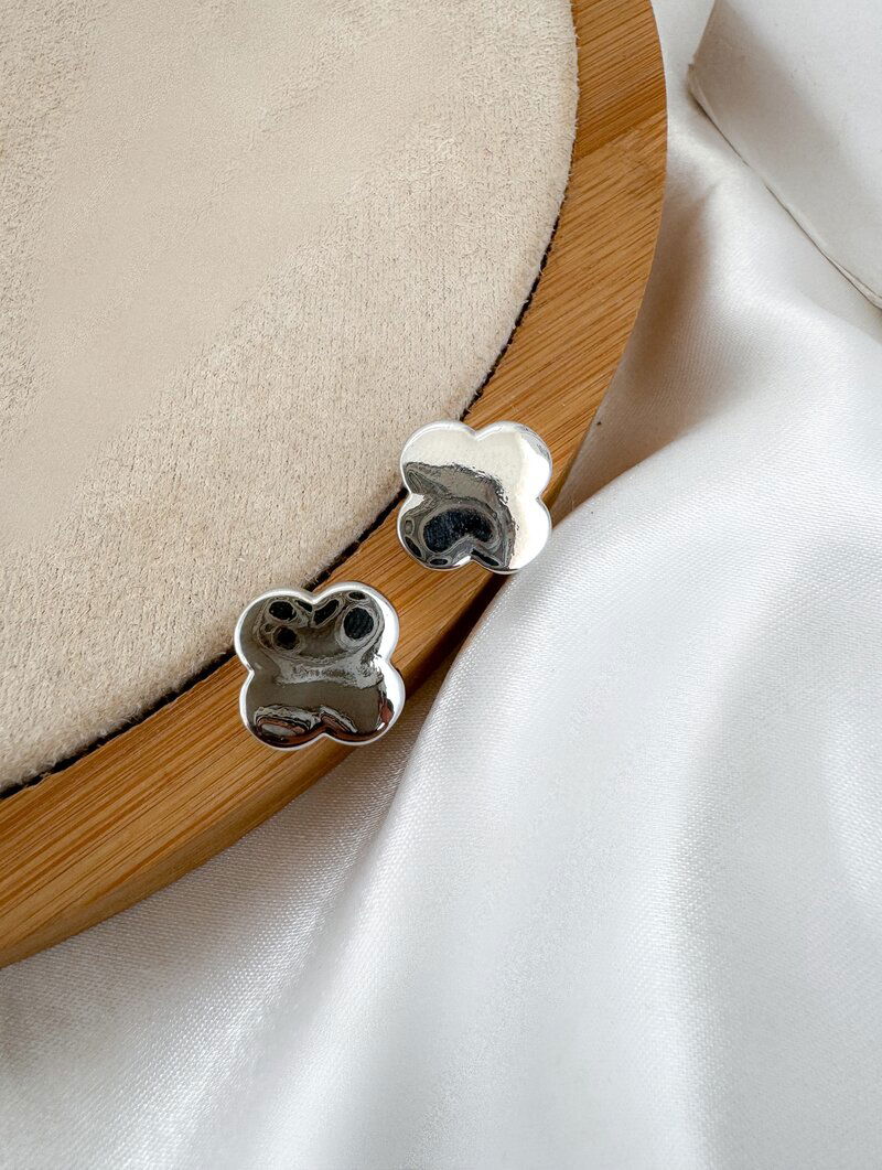 Brinco Folheado a Ouro 18k e Prata Inspiração Joalheria Liso