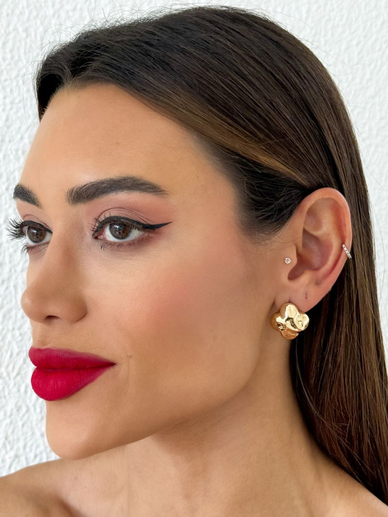 Brinco Folheado a Ouro 18k e Prata Inspiração Vg. Martelada