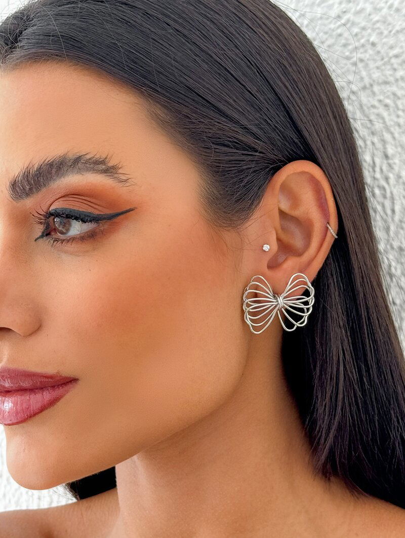 Brinco Folheado a Ouro 18k e Prata Laço Fios Vazados