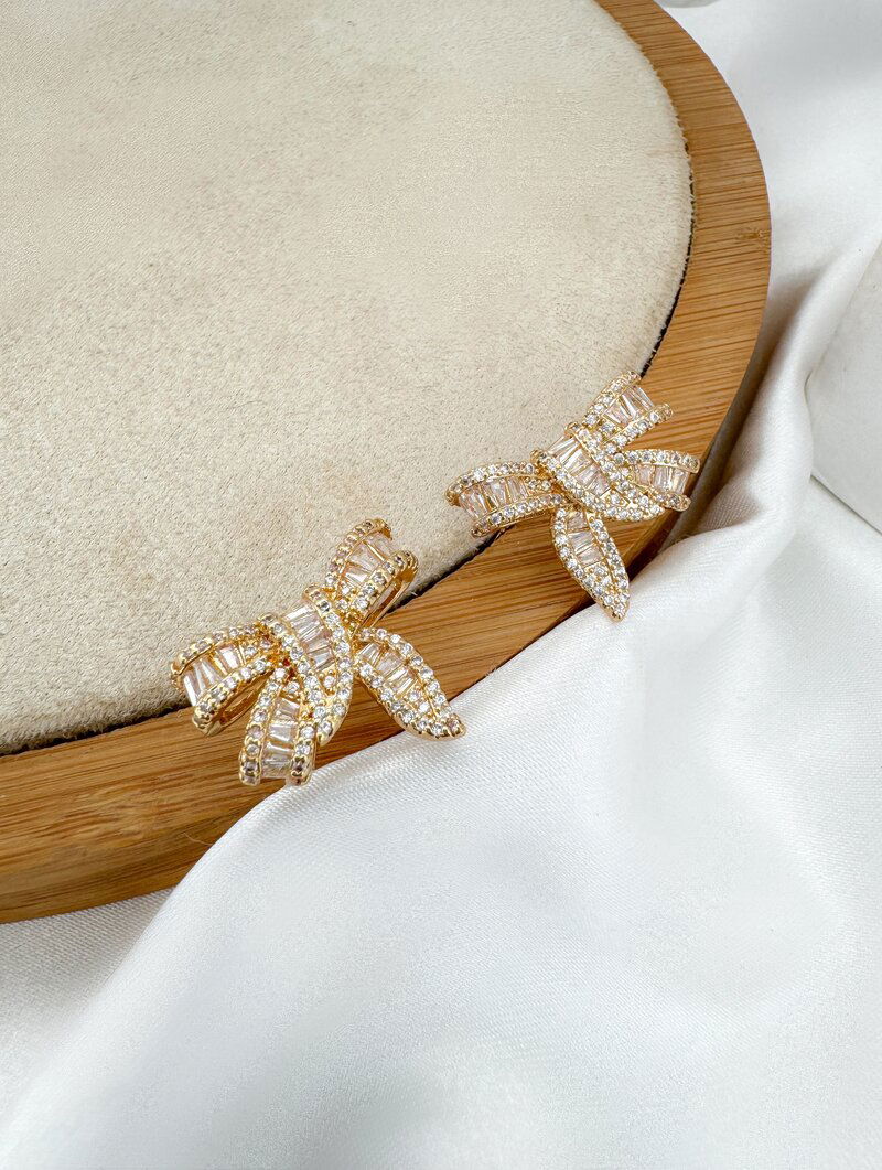 Brinco Folheado a Ouro 18k e Prata Laço Luxo com Navetes