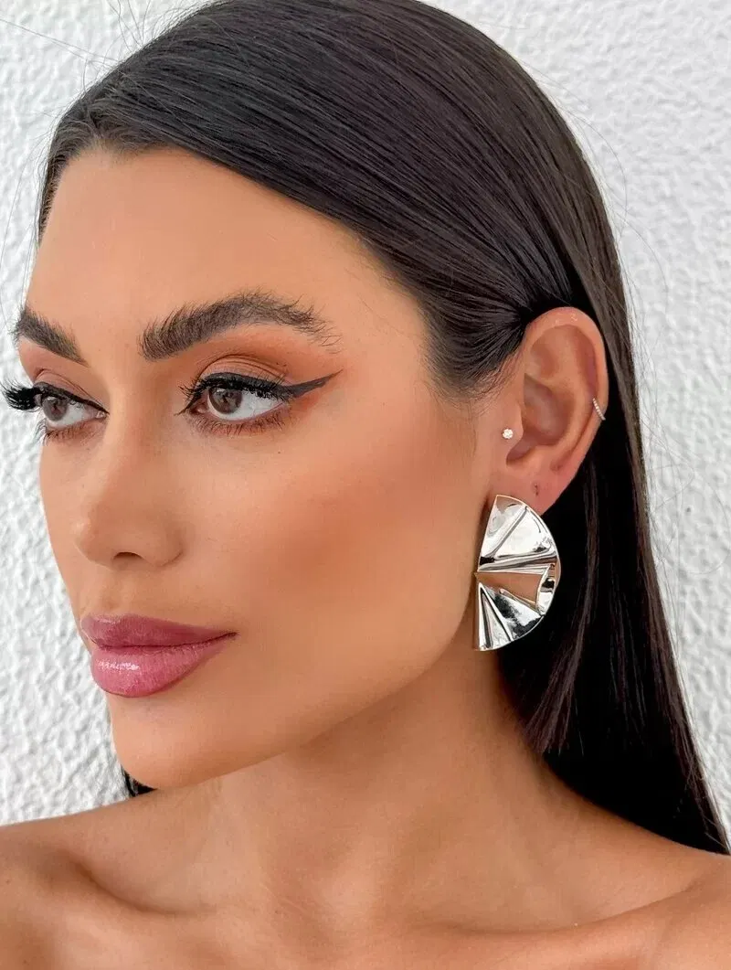Brinco Folheado a Ouro 18k e Prata Leque Moderno Liso