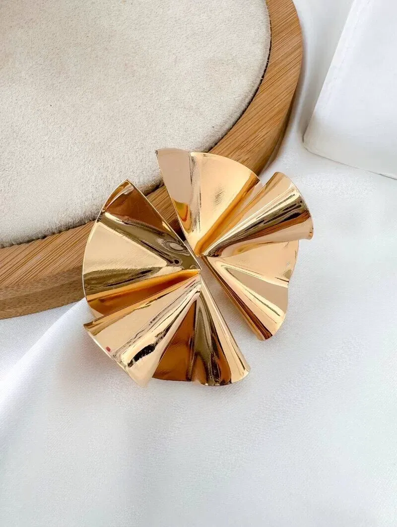 Brinco Folheado a Ouro 18k e Prata Leque Moderno Liso