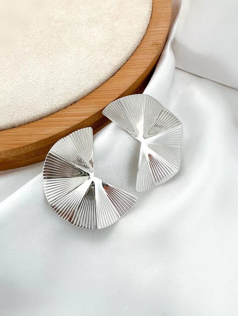 Brinco Folheado a Ouro 18k e Prata Leque Texturizado