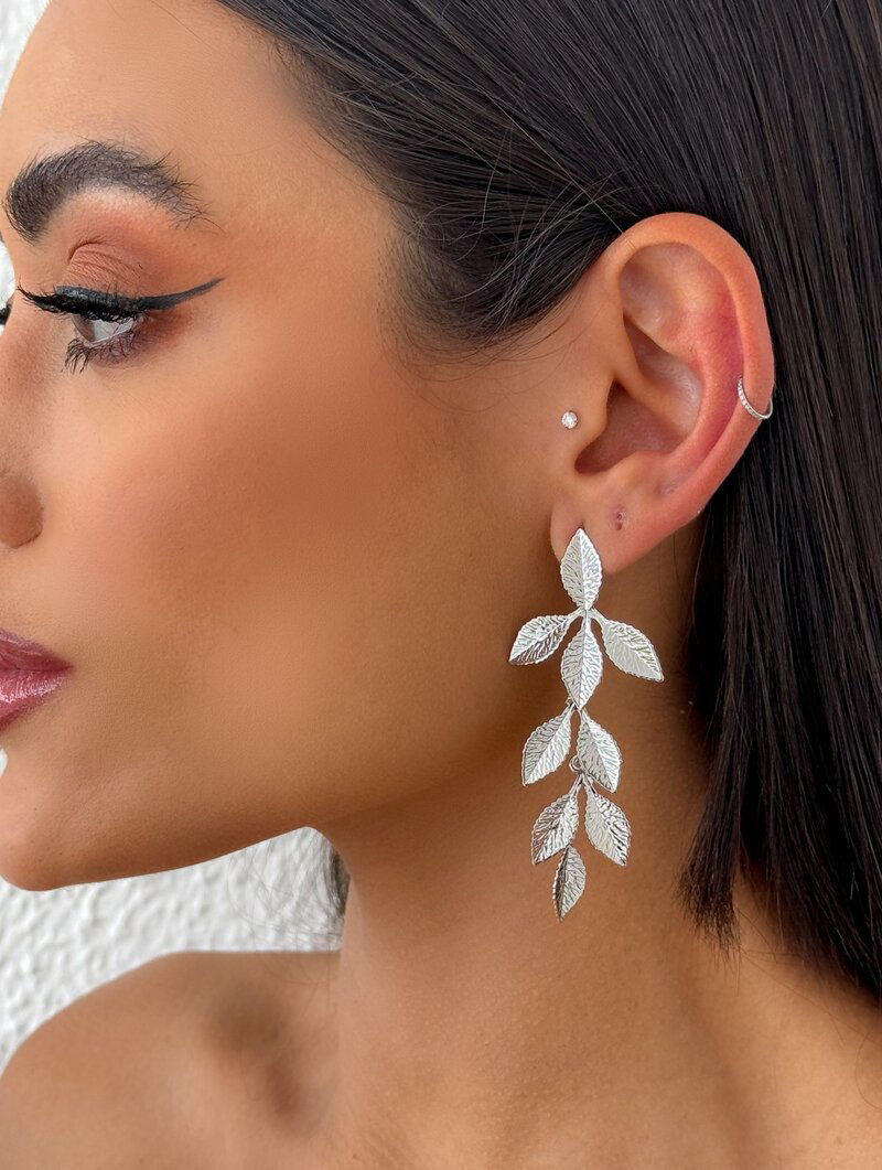 Brinco Folheado a Ouro 18k e Prata Longo com Folhas Texturizadas