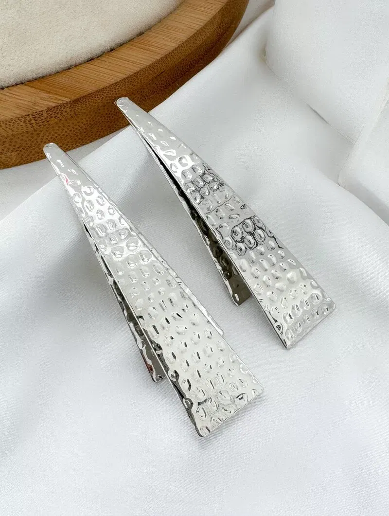 Brinco Folheado a Ouro 18k e Prata Longo Geométrico Texturizado