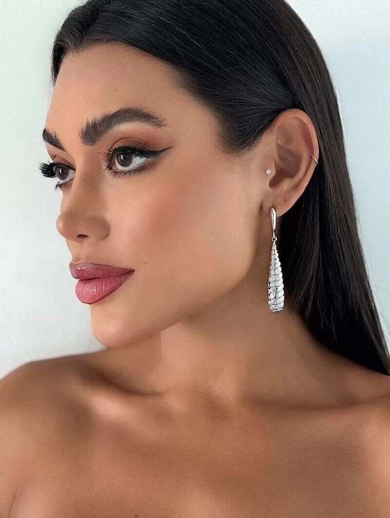 Brinco Folheado a Prata Longo Texturizado com Ponteira Lisa