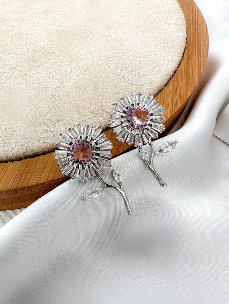 Brinco Folheado a Ouro 18k e Prata Margarida Cravejada