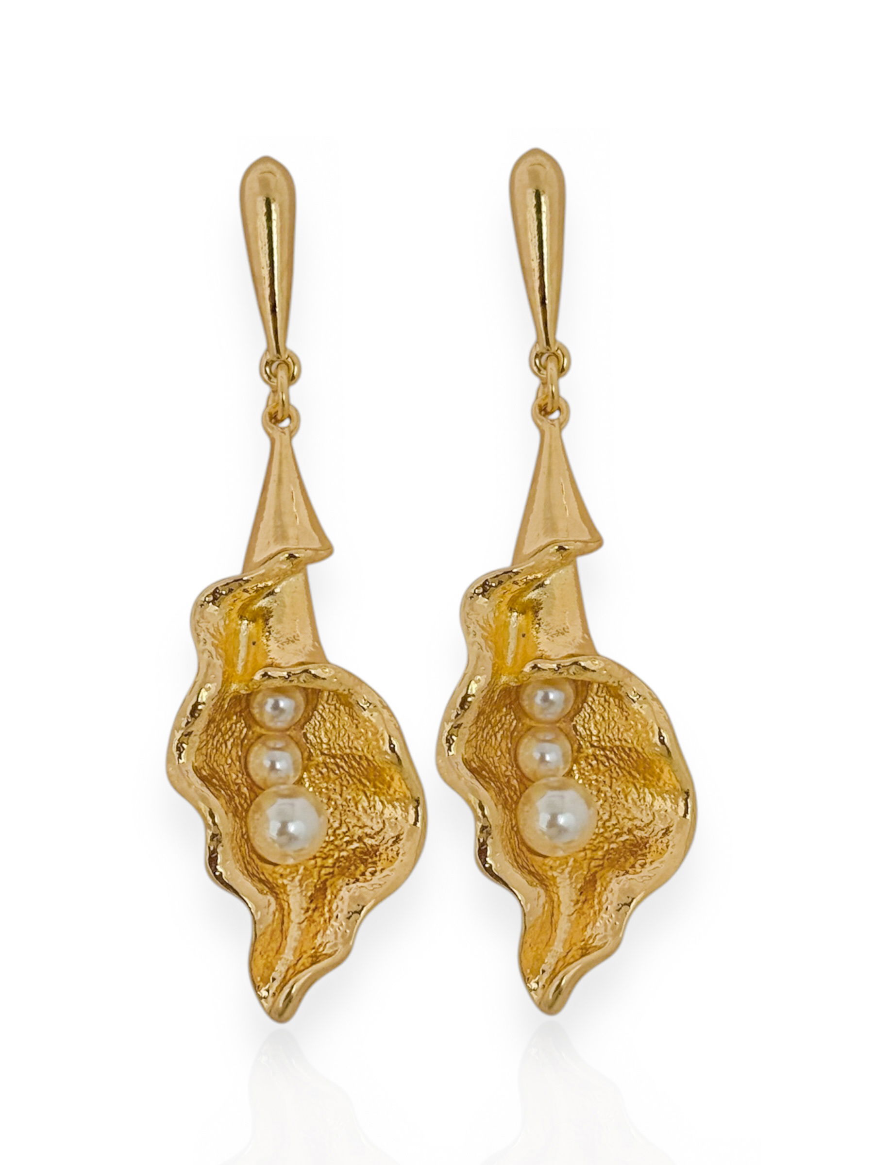 Brinco Folheado a Ouro 18k e Prata Martelado Com Pérola