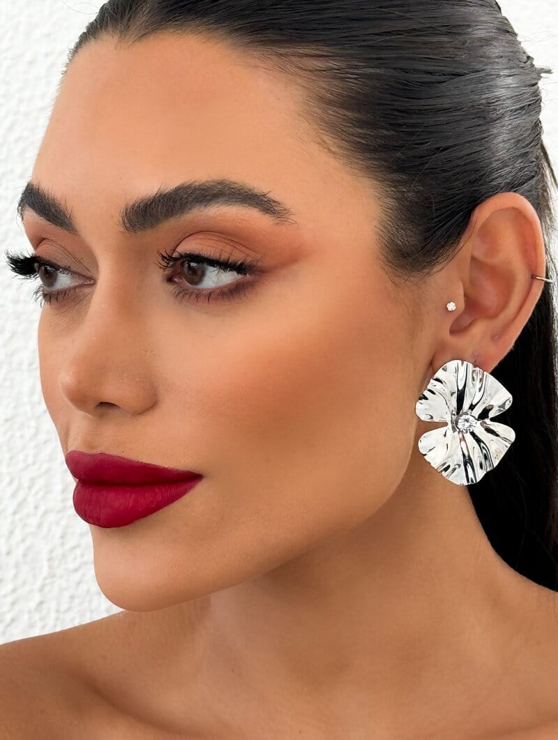 Brinco Folheado a Ouro 18k e Prata Martelado com Zircônia Central