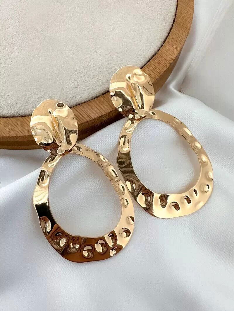 Brinco Folheado a Ouro 18k e Prata Maxi Argola Martelada com Ponteira
