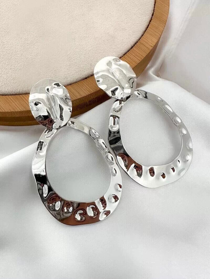 Brinco Folheado a Ouro 18k e Prata Maxi Argola Martelada com Ponteira