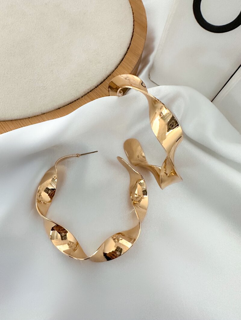 Brinco Folheado a Ouro 18k e Prata Maxi Argola Torcida