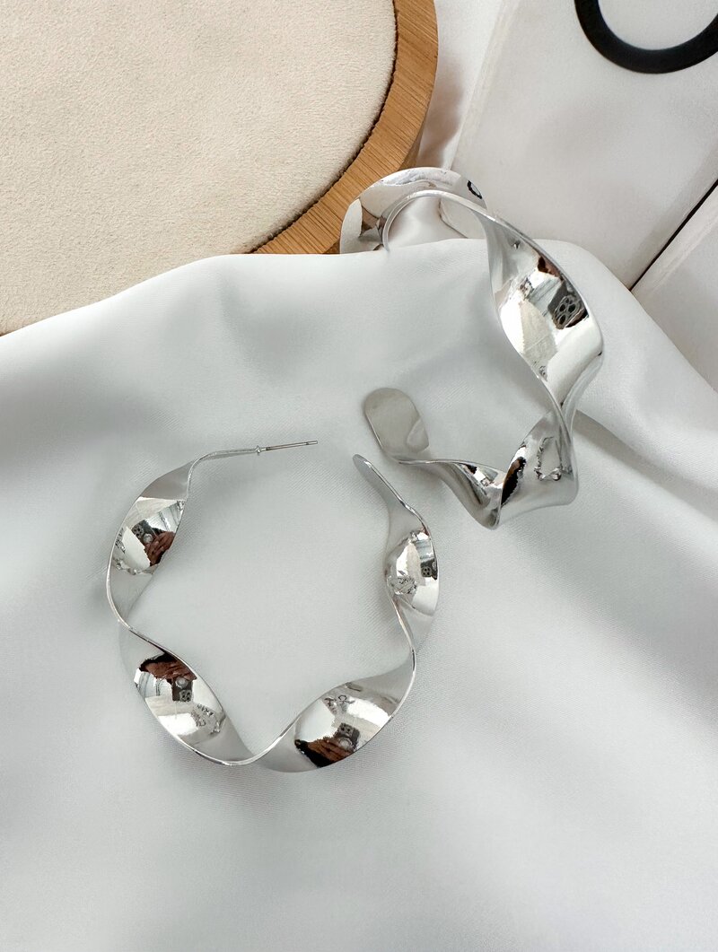 Brinco Folheado a Ouro 18k e Prata Maxi Argola Torcida