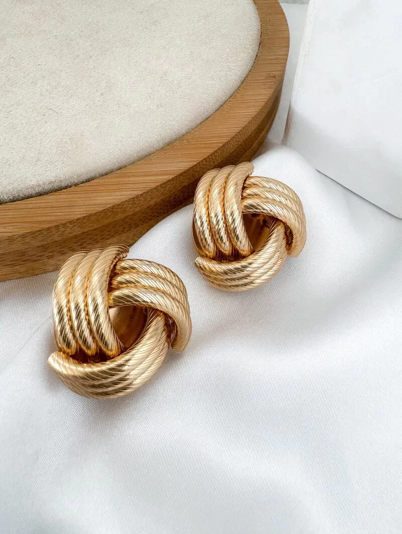 Brinco Folheado a Ouro 18k e Prata Maxi Botton Nove Fios G