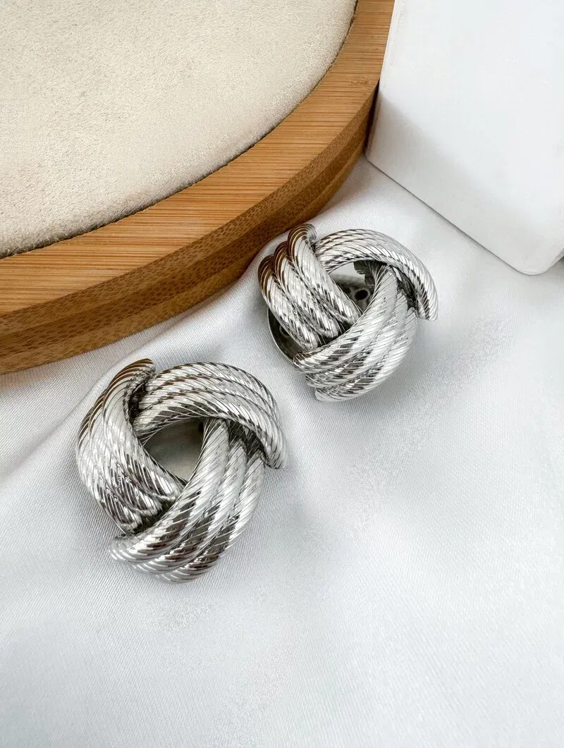 Brinco Folheado a Ouro 18k e Prata Maxi Botton Nove Fios G