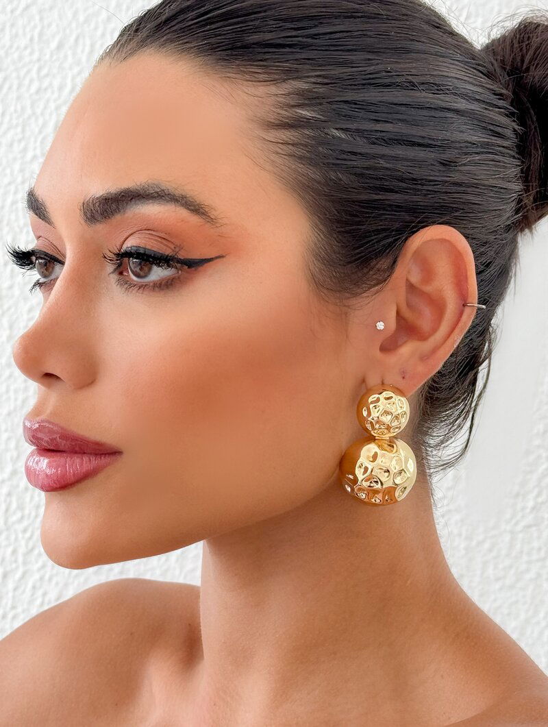 Brinco Folheado a Ouro 18k e Prata Maxi Esferas Marteladas