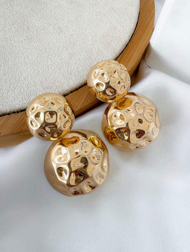 Brinco Folheado a Ouro 18k e Prata Maxi Esferas Marteladas