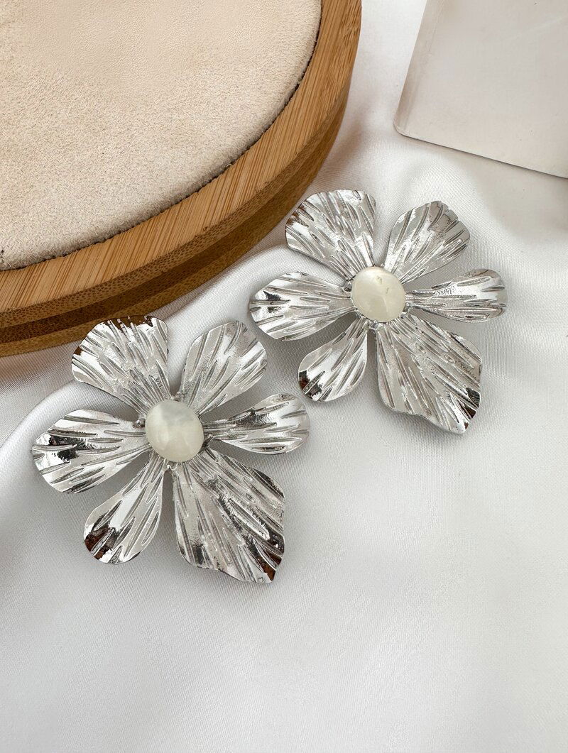 Brinco Folheado a Ouro 18k e Prata Maxi Flor com Pedra