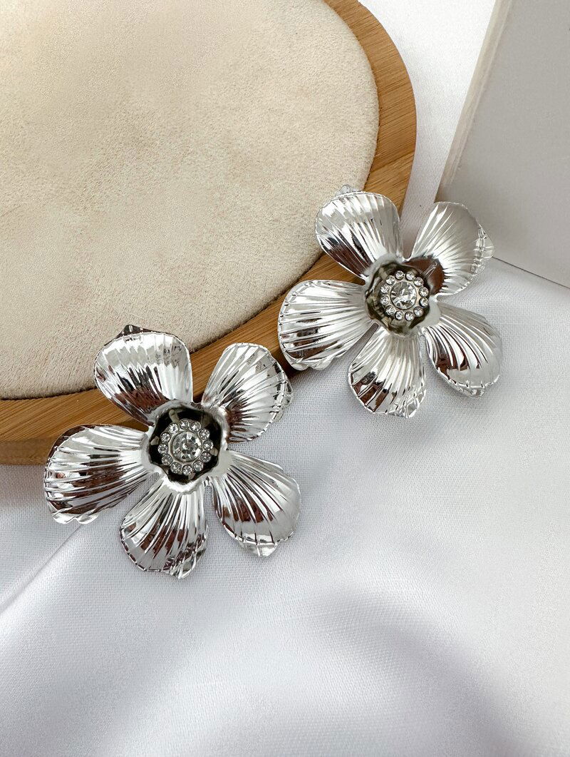 Brinco Folheado a Ouro 18k e Prata Maxi Flor Texturizada