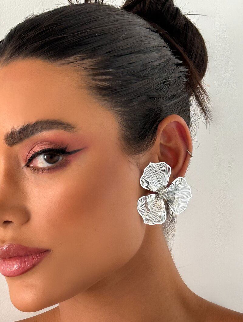 Brinco Folheado a Ouro 18k e Prata Maxi Flor Vazada