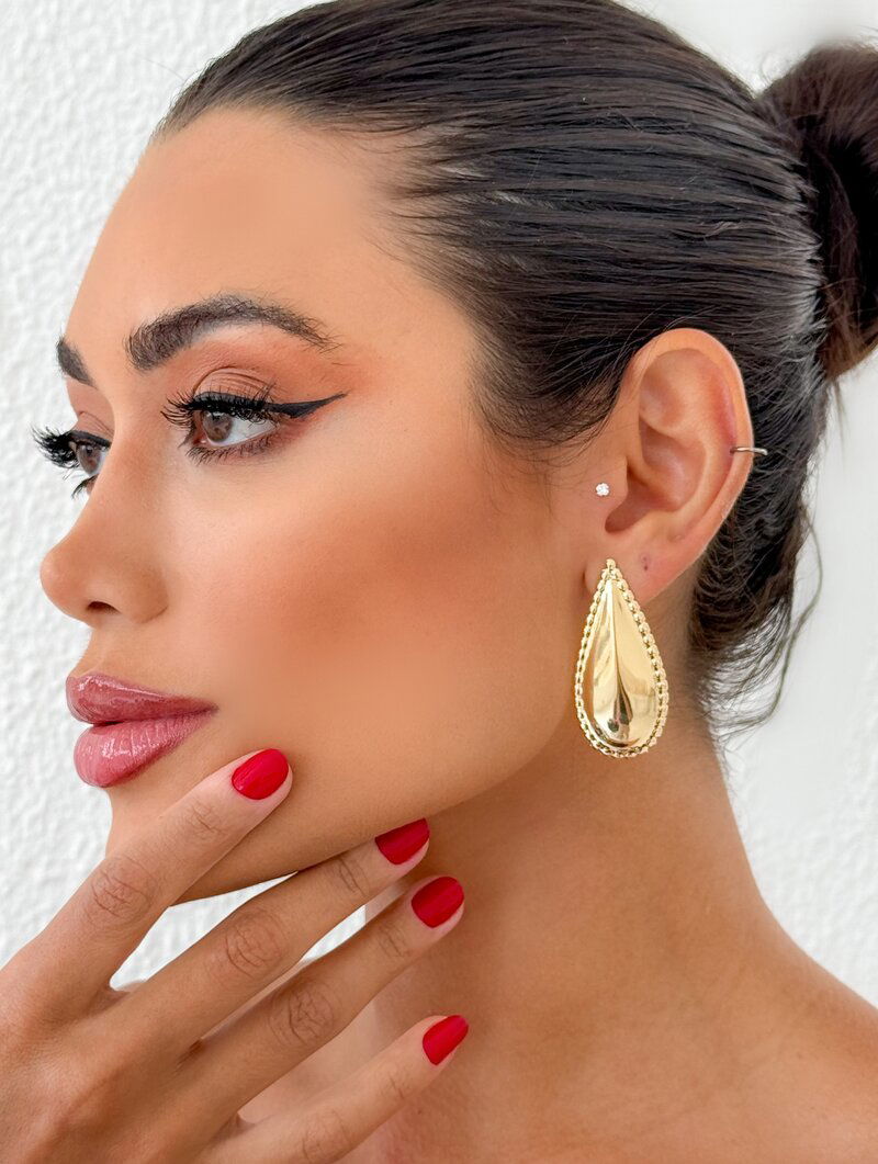 Brinco Folheado a Ouro 18k e Prata Maxi Gota com Borda Trabalhada