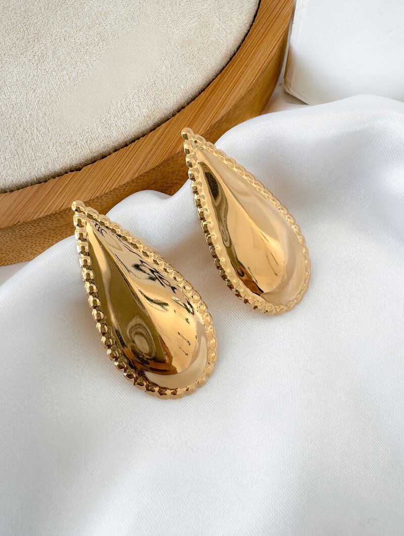 Brinco Folheado a Ouro 18k e Prata Maxi Gota com Borda Trabalhada