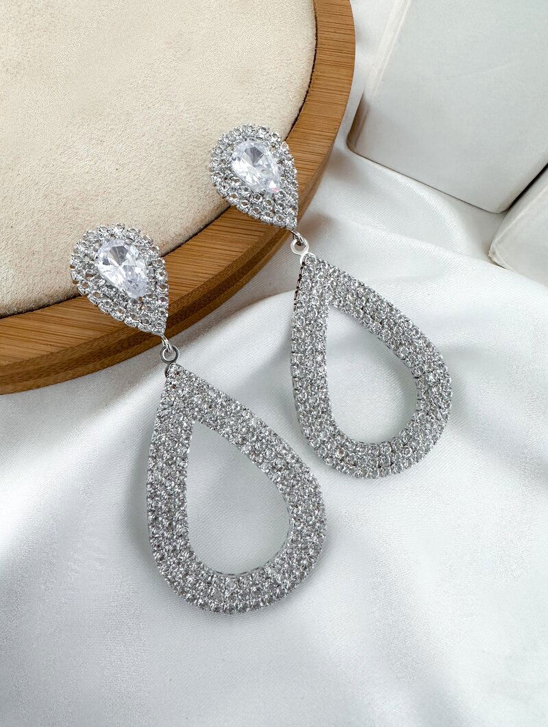 Brinco Folheado a Ouro 18k e Prata Maxi Gota Cravejada com Ponteira