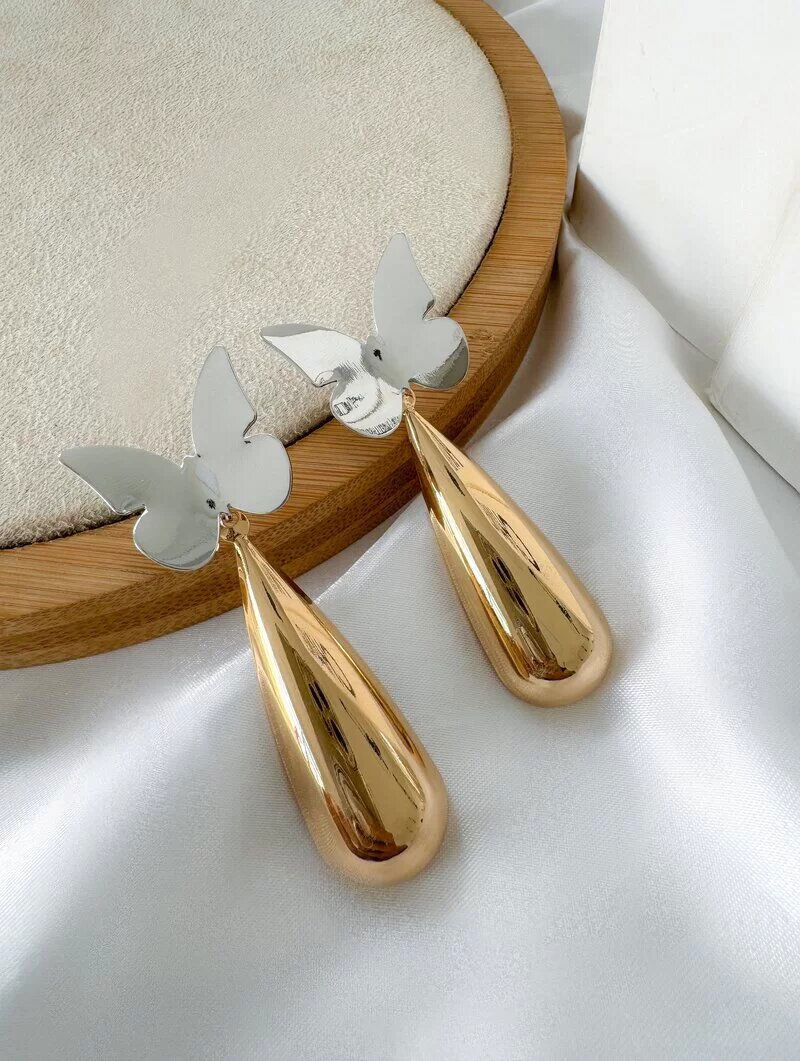 Brinco Folheado a Ouro 18k e Prata Maxi Gota Lisa com Borboleta