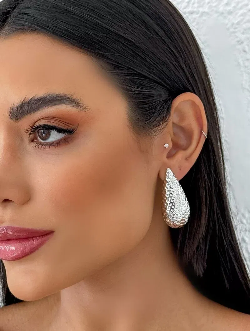 Brinco Folheado a Ouro 18k e Prata Maxi Gota Martelada