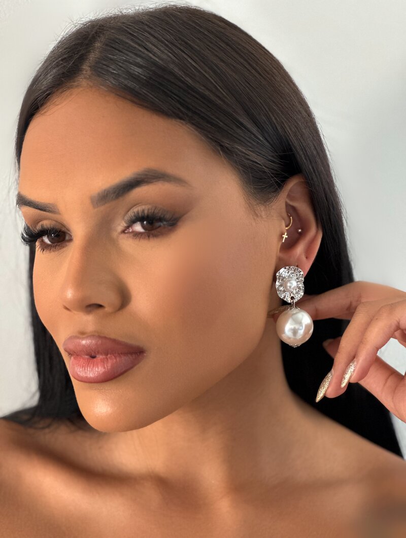 Brinco Folheado a Ouro 18K e Prata Maxi Pérola com Ponteira Martelada