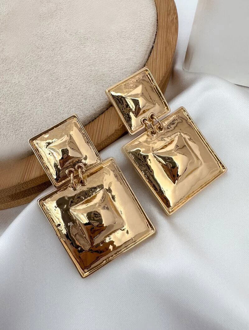 Brinco Folheado a Ouro 18k e Prata Maxi Quadrado