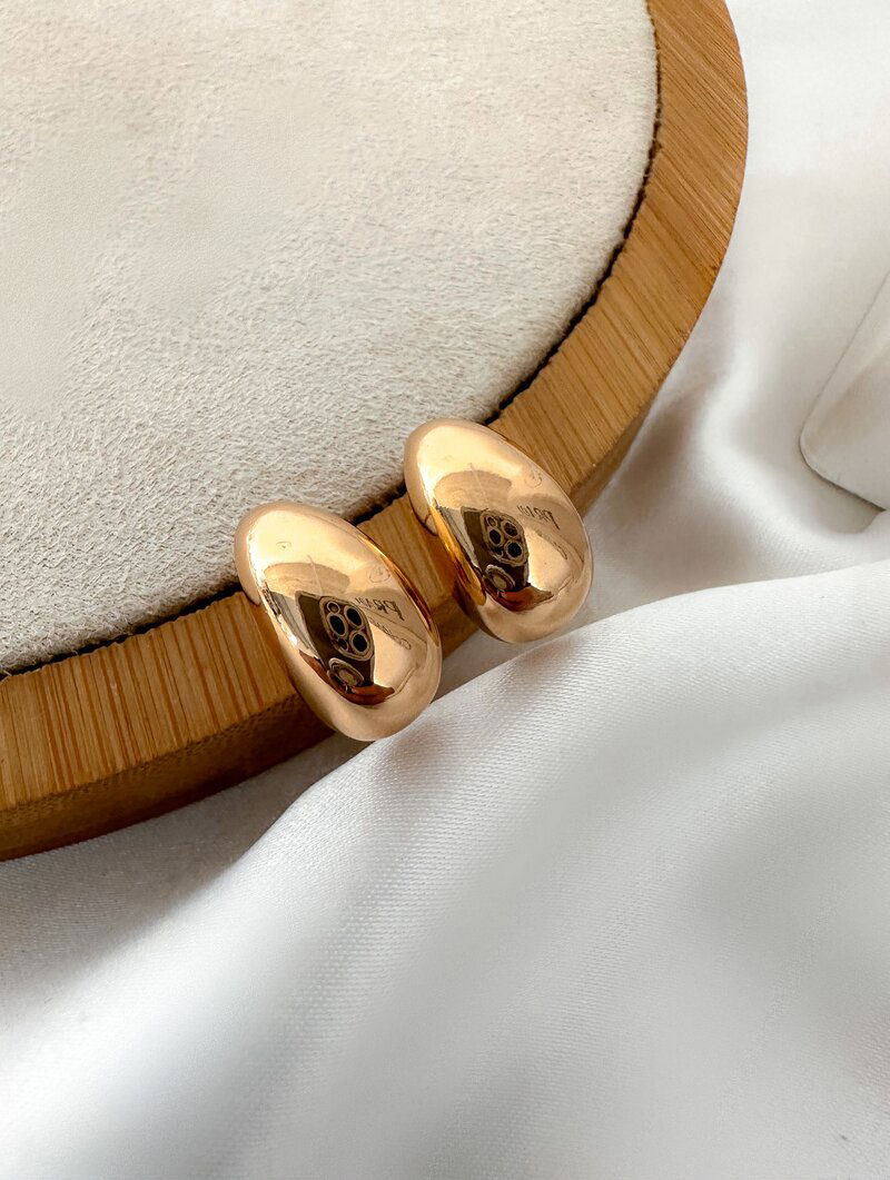 Brinco Folheado a Ouro 18k e Prata Meia Argola Lisa