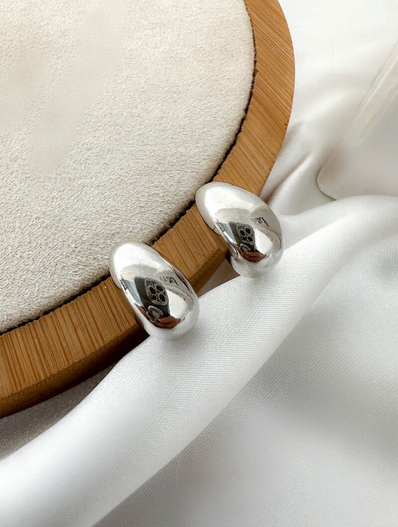 Brinco Folheado a Ouro 18k e Prata Meia Argola Lisa
