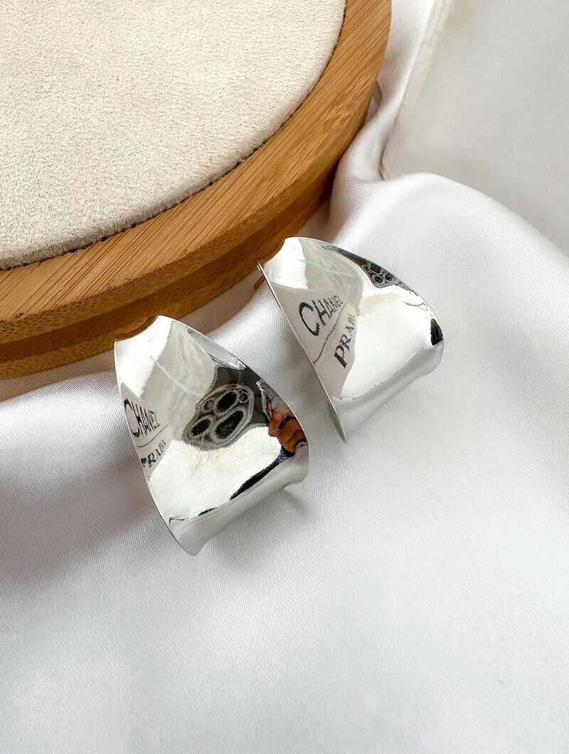 Brinco Folheado a Ouro 18k e Prata Meia Argola Lisa