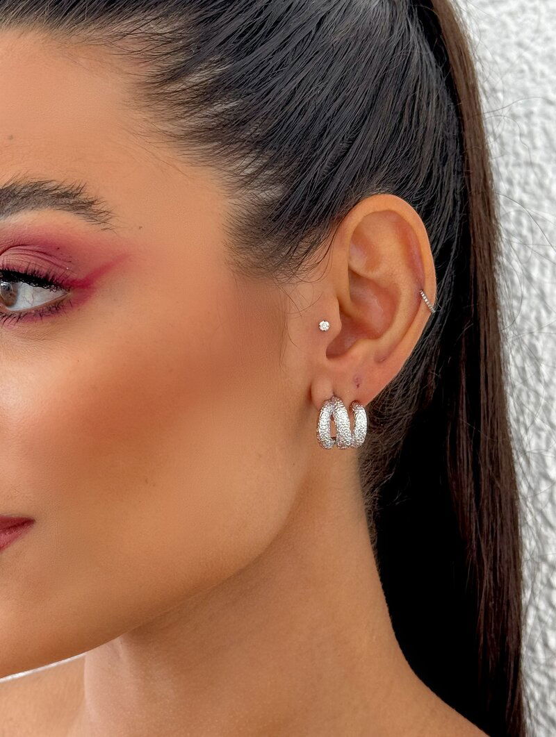 Brinco Folheado a Ouro 18k e Prata Meia Argola Três Fios Estonados