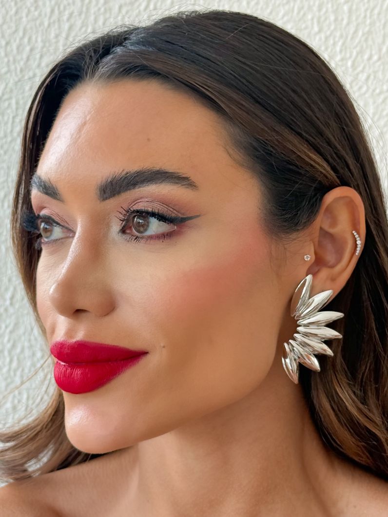 Brinco Folheado a Ouro 18k e Prata Meia Flor