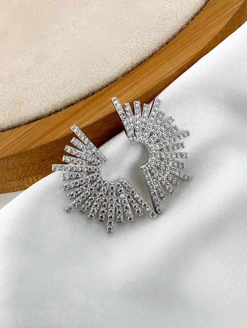 Brinco Folheado a Ouro 18k e Prata Meia Lua Cravejada com Micro Zircônias