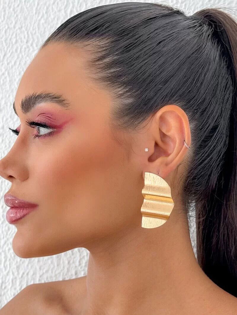 Brinco Folheado a Ouro 18k e Prata Meia Lua Ondulada