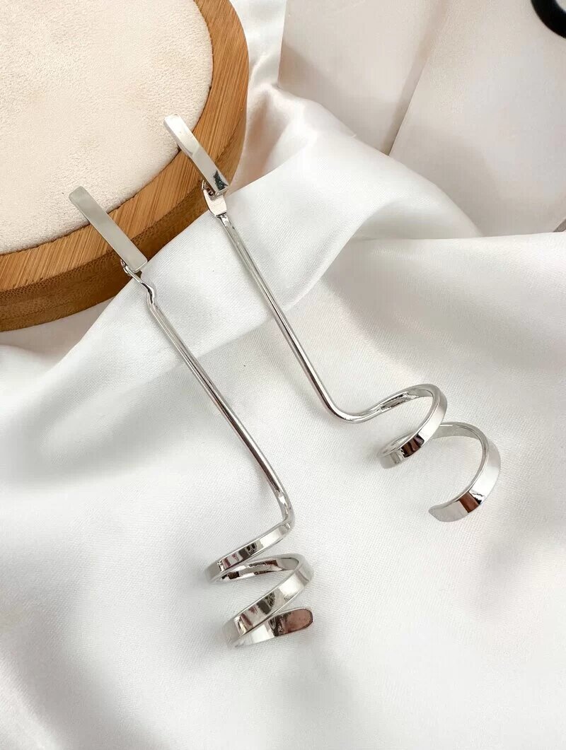 Brinco Folheado a Ouro 18k e Prata Modelo Torcido