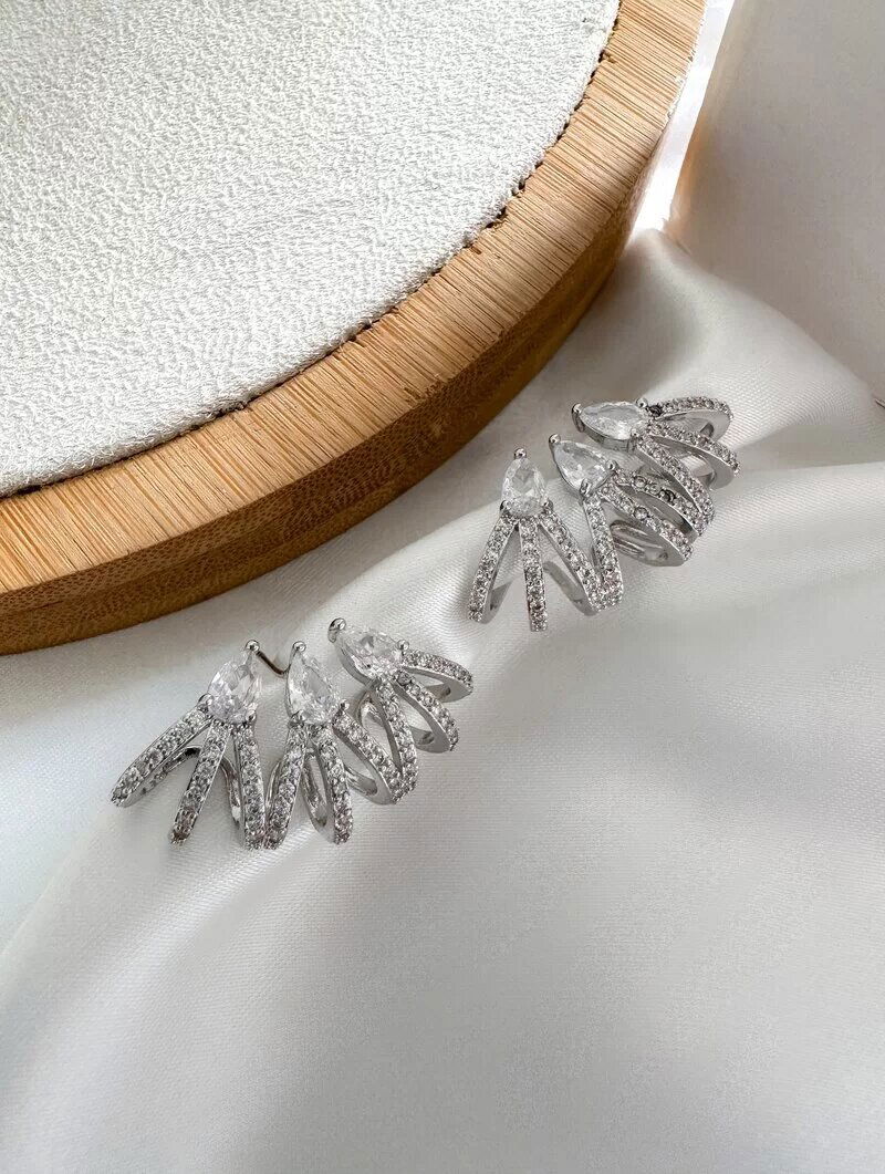 Brinco Folheado a Prata Nove Fios Cravejados